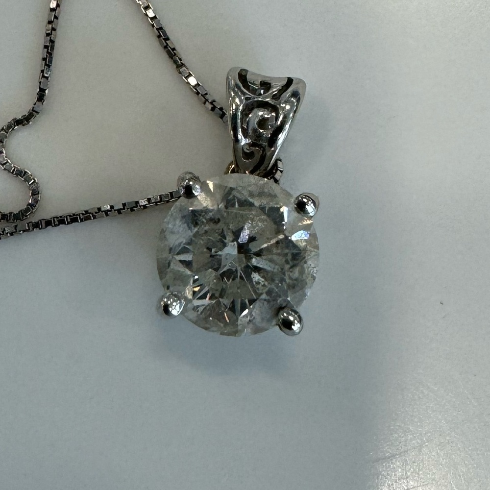 Diamond pendant with white gold necklace